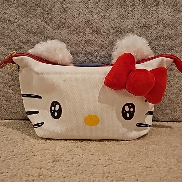 Hello Kitty Pouch - Picture 1 of 7